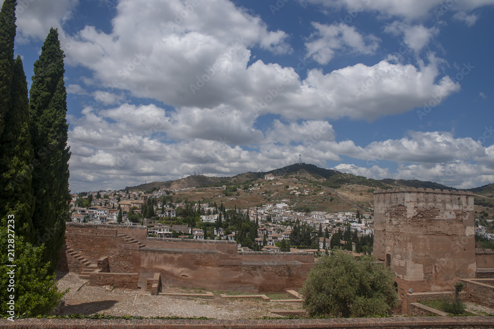 vistas del barrio del Albaicín y el sacromonte en la ciudad de Granada, España