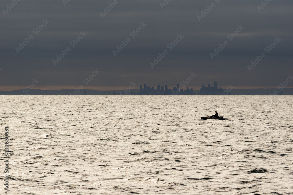 Obraz premium Kayak against skyline