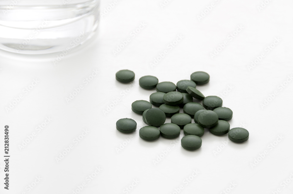 緑色の錠剤