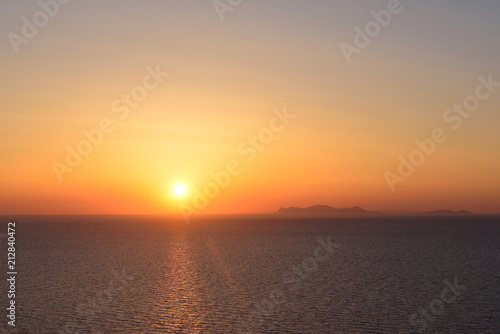 サントリーニ島の夕陽 © chameleon