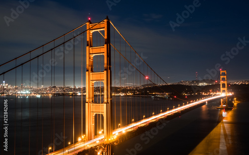 Fototapeta Naklejka Na Ścianę i Meble -  Golden Gate and Skyline
