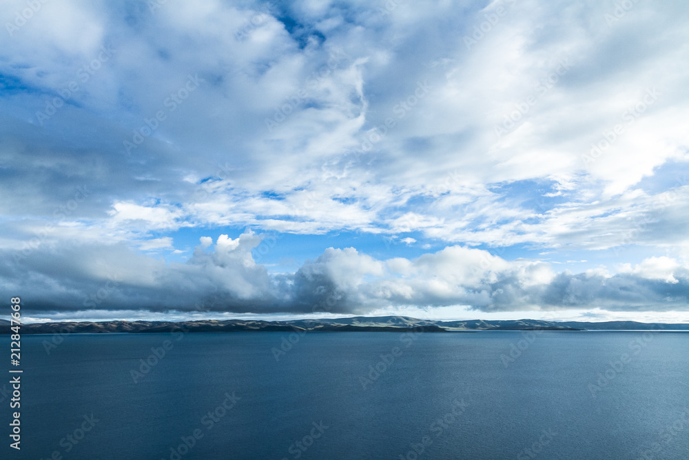 Fototapeta premium view of beautiful lakeside of Lake Namtso in morning, Tibet