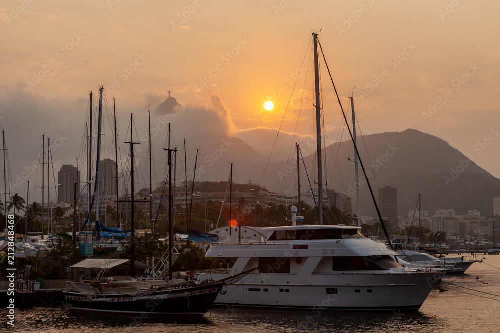Εκτύπωση καμβά City harbour in Rio de Janeiro with the Christ statue in the background at sunse