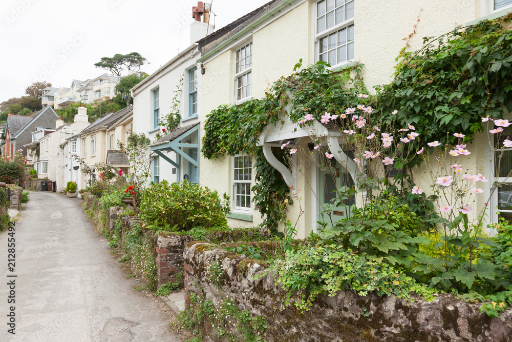 Obraz premium クリークサイドロード(ノス・メイヨー)