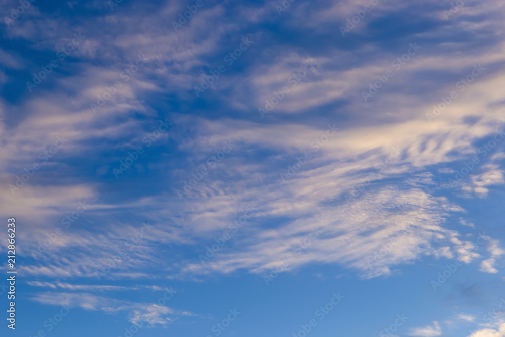 Obraz premium Sunset sky with pink clouds