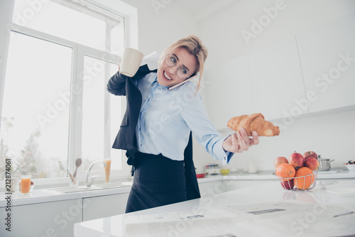 Φωτογραφία Adorable busy attractive charming beautiful smiling lady office executive worker