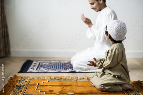 Canvas Print Muslim boy learning how to make Dua to Allah