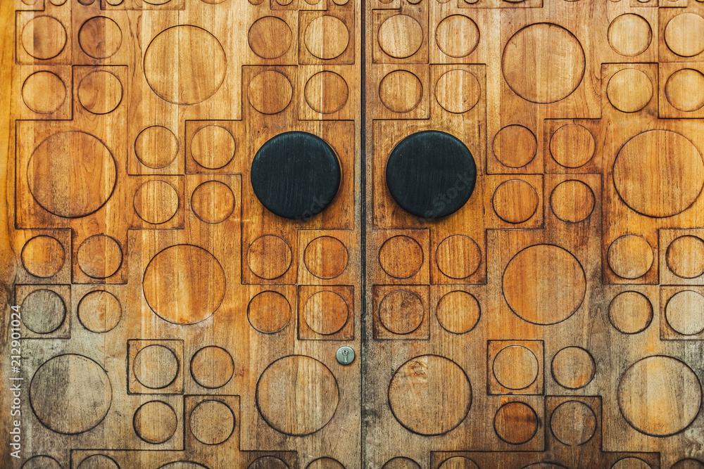 Fototapeta premium Texture of old wooden door with circle and square ornament