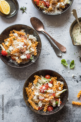 Quick pasta salad with tomatoes