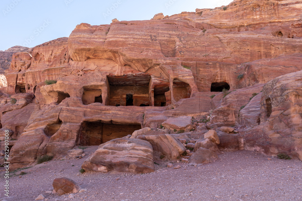 Ein Felsengrab in der jordanischen Stadt Petra