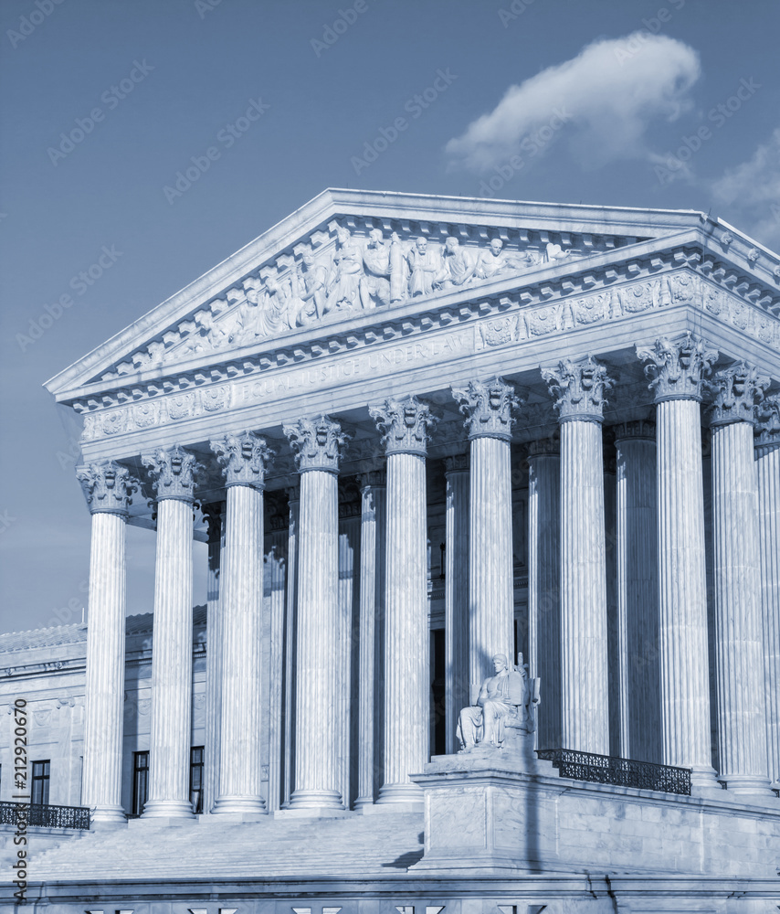 Obraz premium United States Supreme Court Building in Washington DC, USA