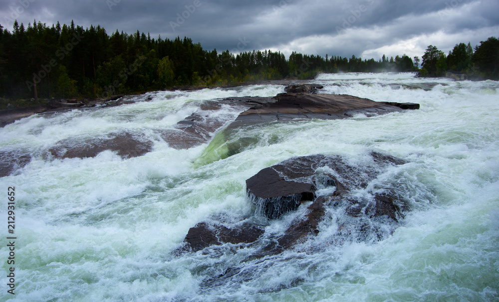 Fluss Piteälven in Lappland (Schweden)