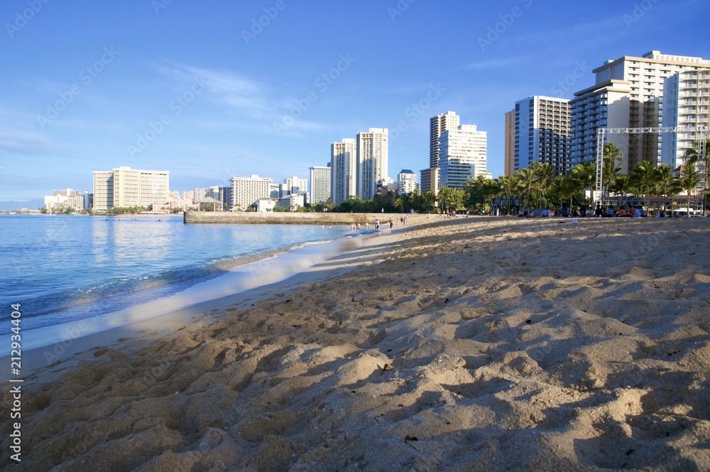 Naklejka premium walking in hawaii