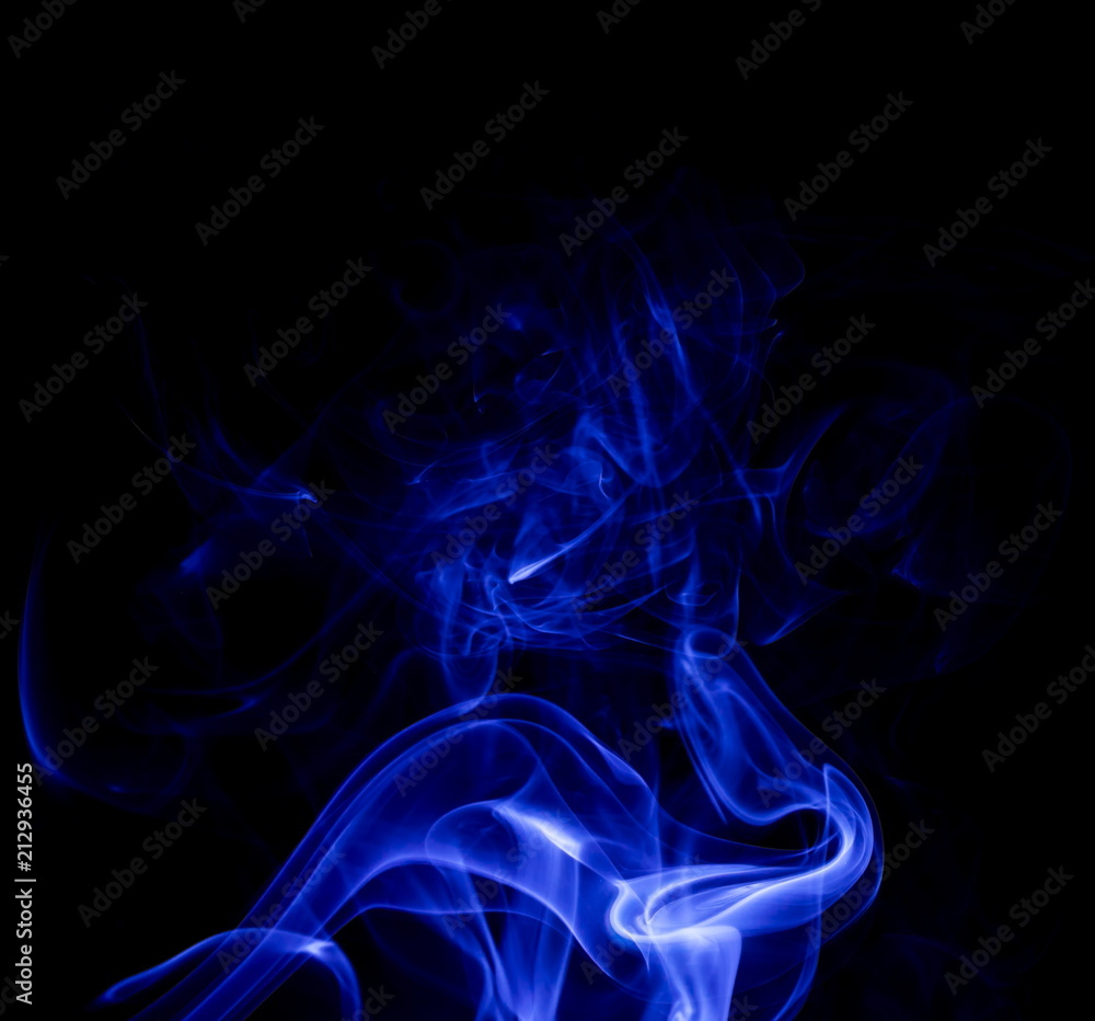 Obraz premium Blue smoke on black background