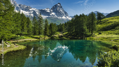 The blue lake and the Matterhorn