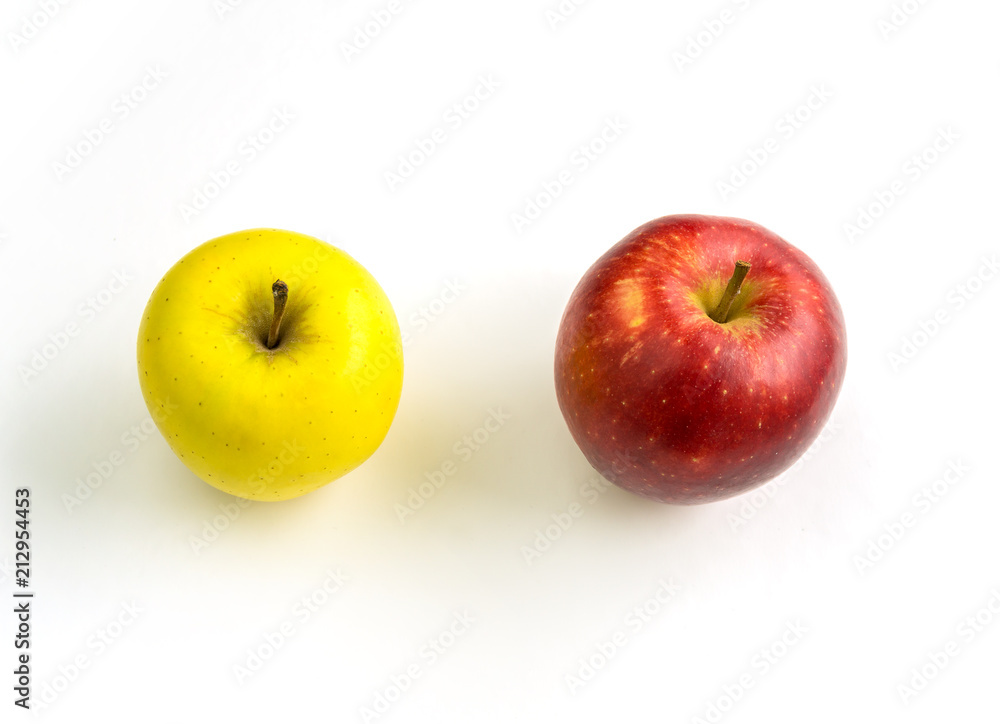 Bunte Äpfel auf weißem Hintergrund 