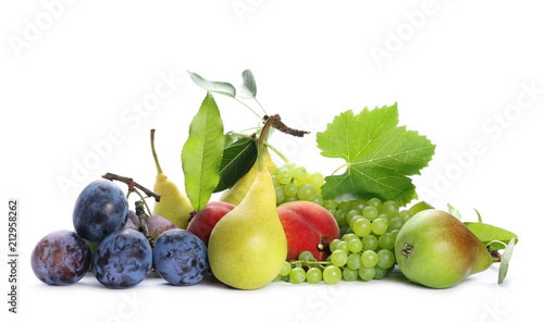 Fototapeta Naklejka Na Ścianę i Meble -  Fresh fruit isolated on white background