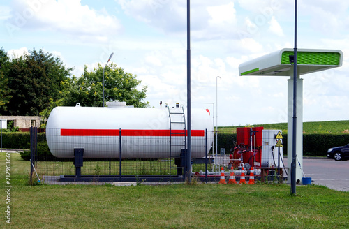 Obraz na płótnie Liquid propane gas station. w salonie