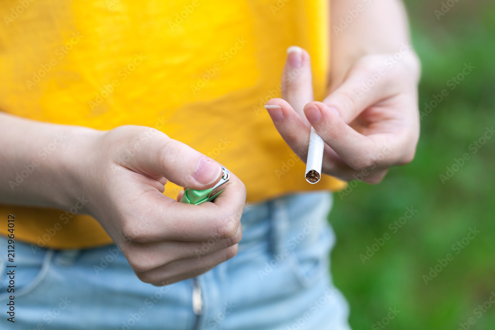 Fototapeta premium Female hand holding cigarette