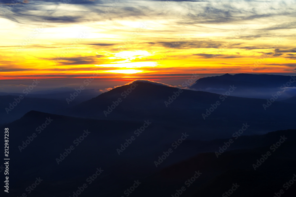 Obraz premium Sunrise beautiful with sunshine