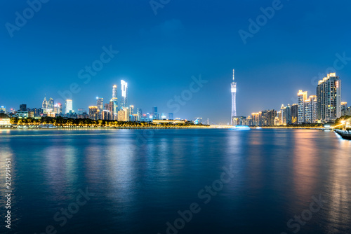 The skyline of the night in Guangzhou © WU