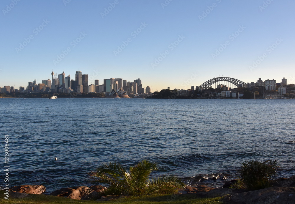 Fototapeta premium View of Sydney's skyline and Sydney Harbour from Cremorne Point.