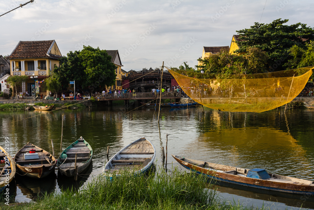 Obraz premium bateau de pécheur traditionnel à Hoi An