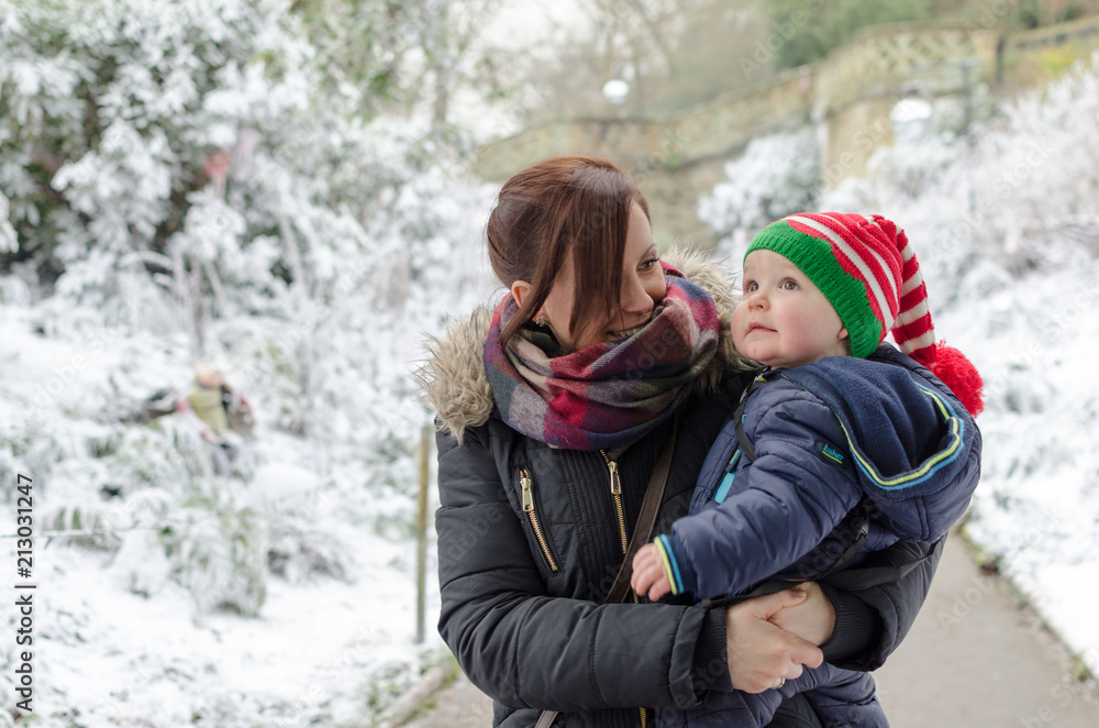 Obraz premium Snow With Mum 2