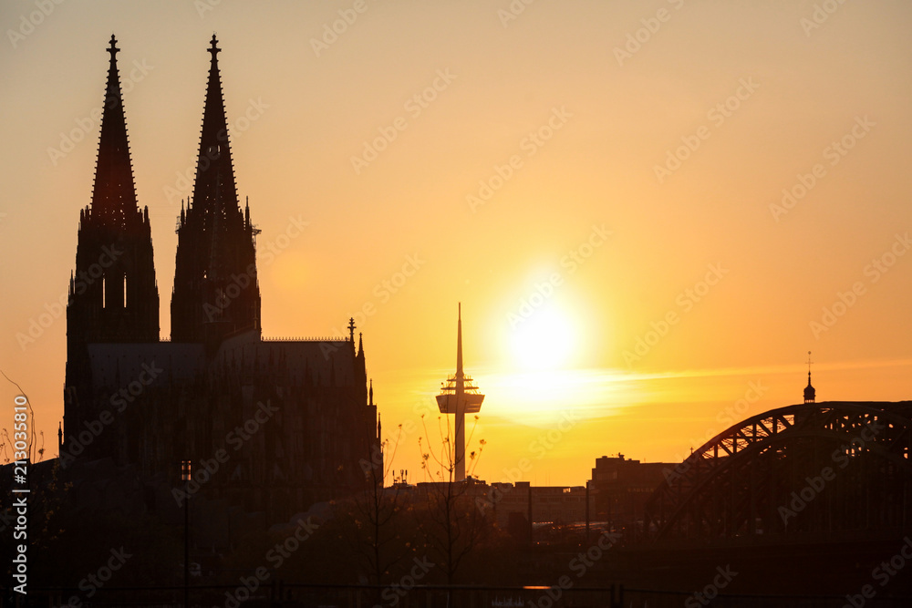 Naklejka premium Kölner Dom im Sonnenuntergang