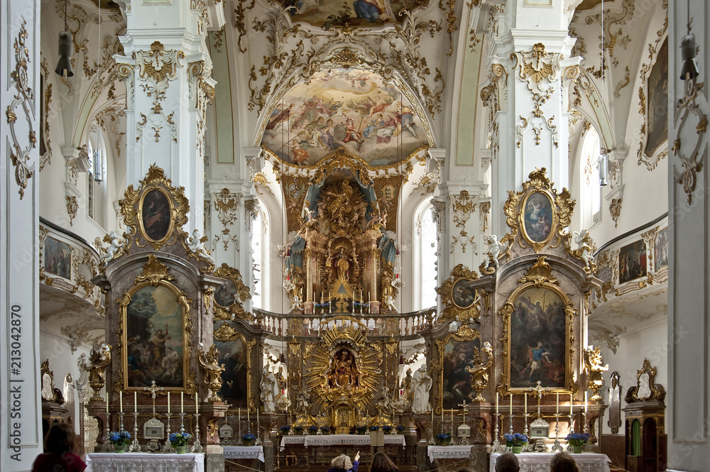 Altarraum der Wallfahrtkirche des Klosters Andechs