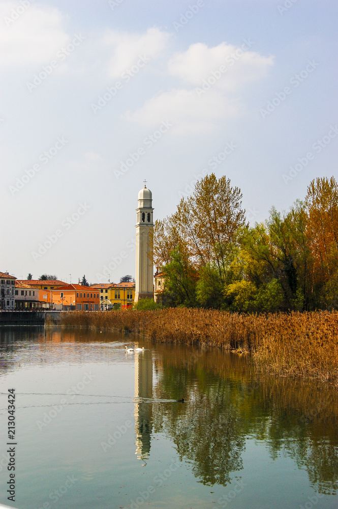 Obraz premium Parrocchia di San Teonisto e Compagni Martiri - uno Chiesa de campile - Church with bell tower - Casier in the Provinica de Treviso area, Italy