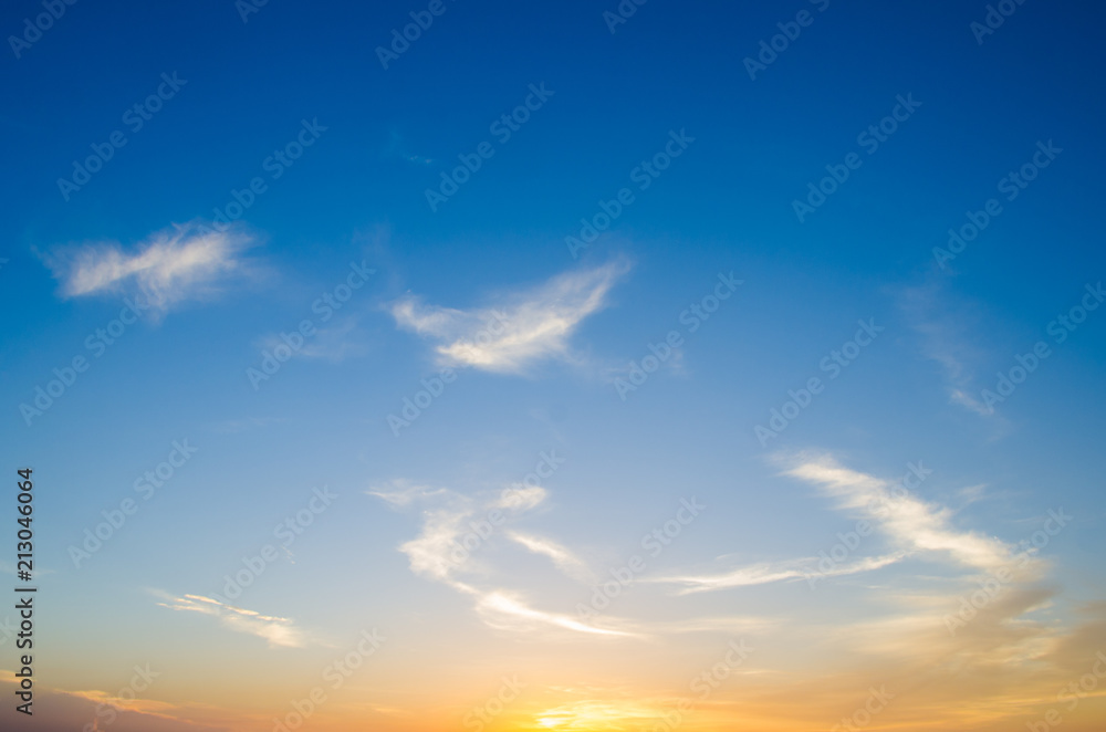Fototapeta premium sky with clouds in the evening.