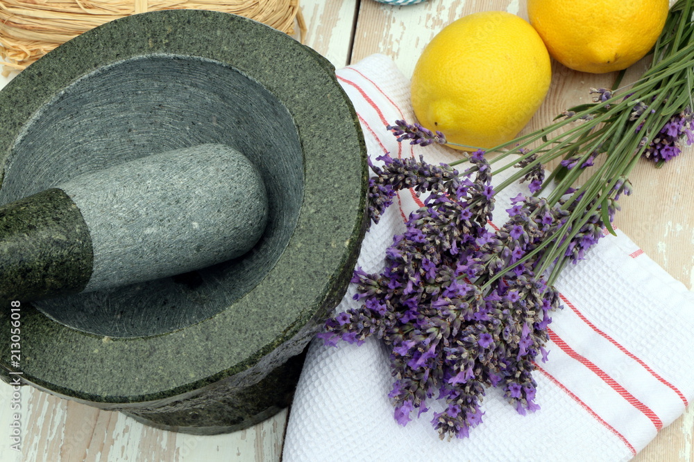 Lavendel und Zitrone in der Küche, Aroma-Öle, Lavendelsalz ...