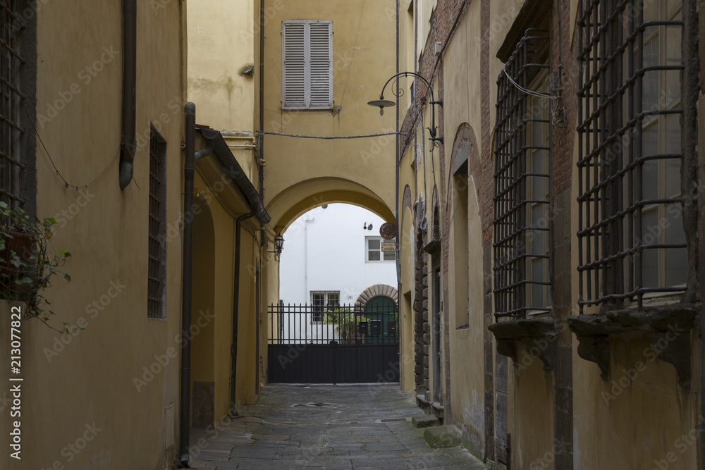 narrow side street in the Italian town of Lucca