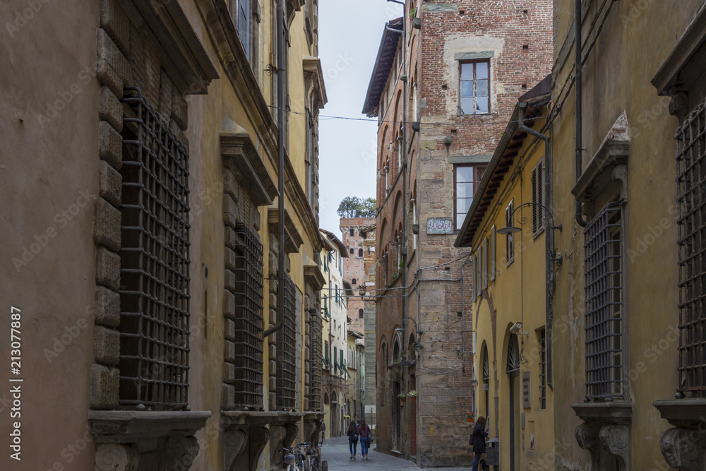 narrow side street in the Italian town of Lucca
