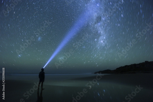 Fotografi Star gazing man on a starry night.