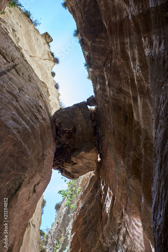 Cyprus. Peyia. Avakas Gorge. The walls are closing in ever closer. Hanging boulder