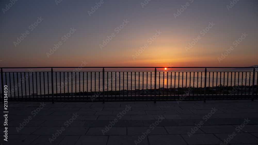 sizilianische Küste im Sonnenaufgang