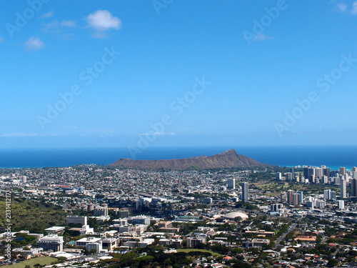 Diamondhead and the city of Honolulu on Oahu on a nice day © Eric BVD
