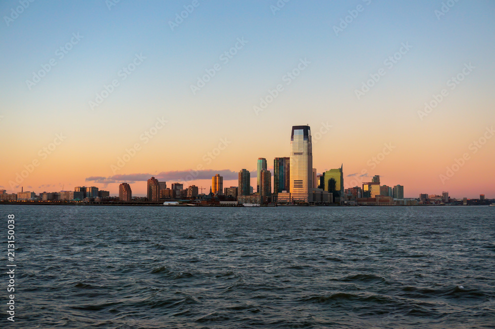 Obraz premium New York city skyline sunset view from the boat to Ellis Island