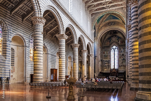 Quadro su tela Orvieto, Italy - Interior of the Duomo di Orvieto cathedral at Piazza Duomo squa