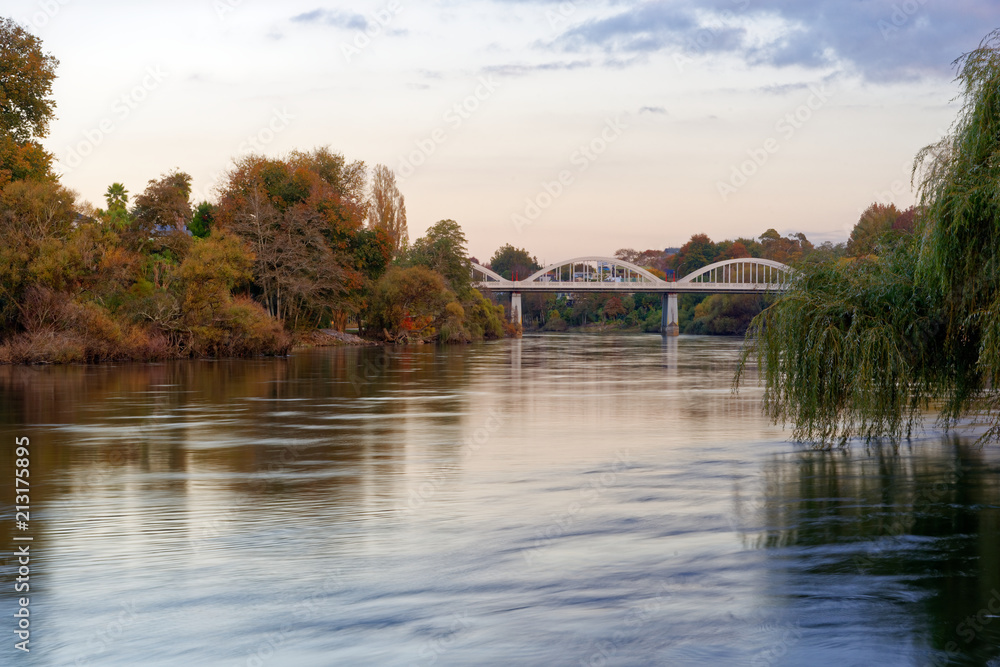 Fototapeta premium Dusk along the Waikato River in Hamilton, New Zealand