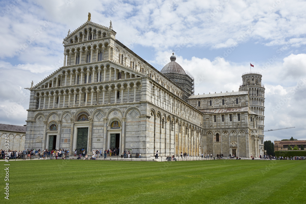 Leaning Tower of Pisa in Pisa, Italy - Leaning Tower of Pisa kno - obrazy, fototapety, plakaty 