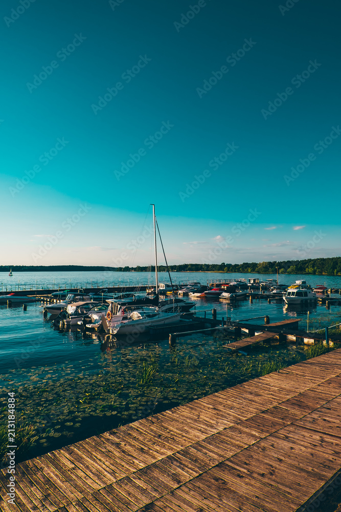Fototapeta premium Boats in the bay against the sunset