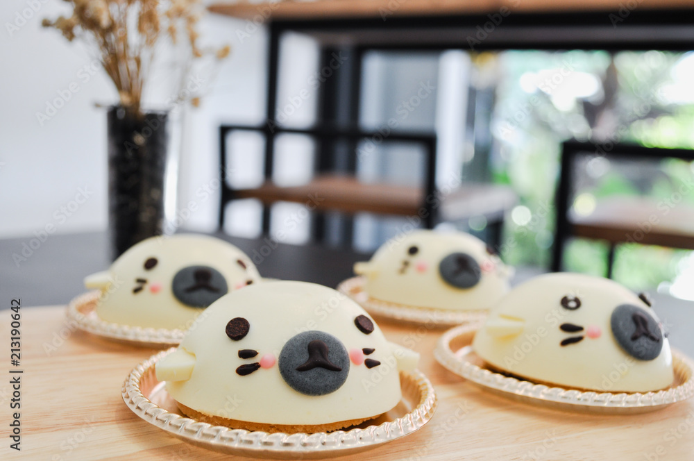 Homemade white chocolate cheese cake dessert decorated look like cute seal face  animal shape on wooden table background for party. Ideas concept. Stock  Photo | Adobe Stock