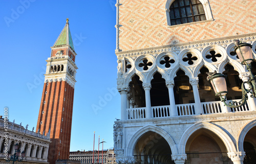 Il palazzo Ducale e il campanile a Piazza San Marco a Venezia in Italia