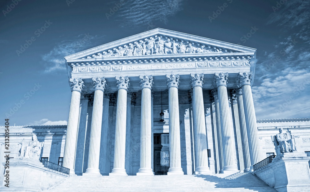 Obraz premium United States Supreme Court Building in Washington DC, USA