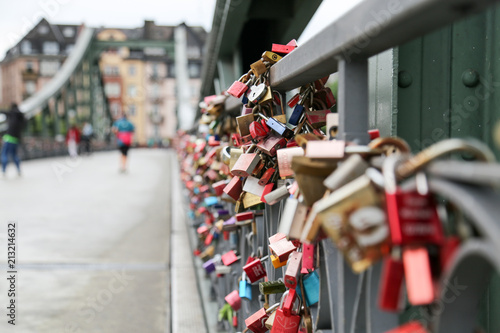 Wallpaper Mural kłódki zakochanych na moście Torontodigital.ca