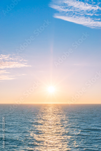 Fototapeta Naklejka Na Ścianę i Meble -  Sonnenuntergang auf dem Meer