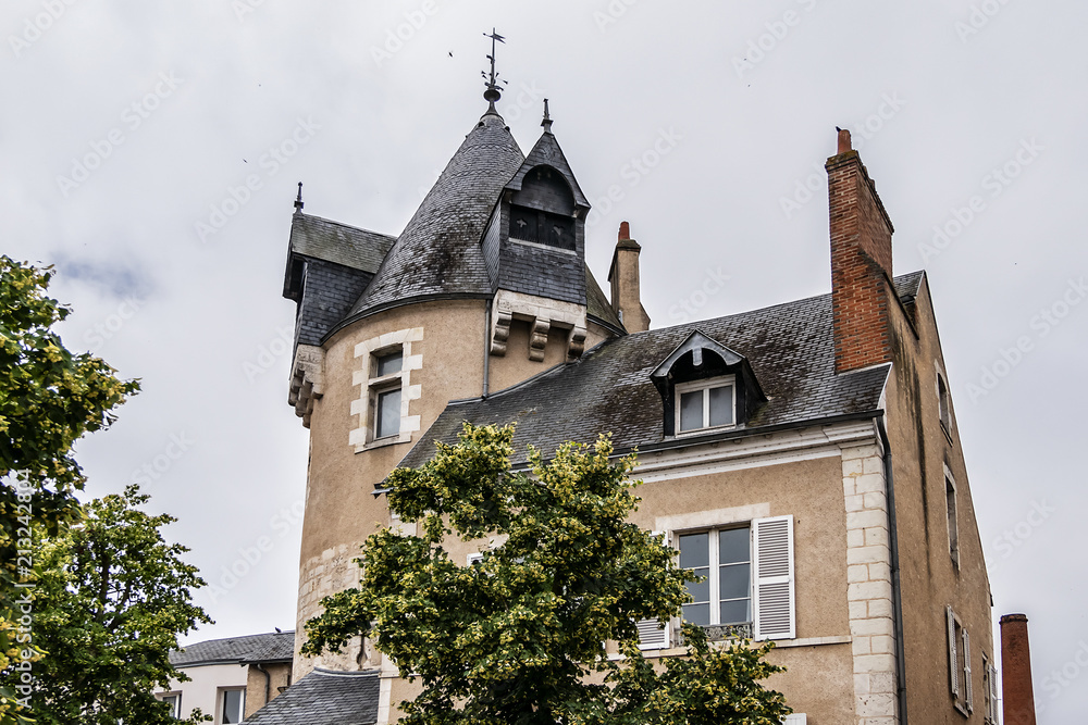 Obraz premium White Tower (La Tour Blanche) on Rue de la Tour Neuve. La Tour Blanche - defensive tower was built in 14th - 15th centuries. Orleans is a city in north-central France, 111 km southwest of Paris.